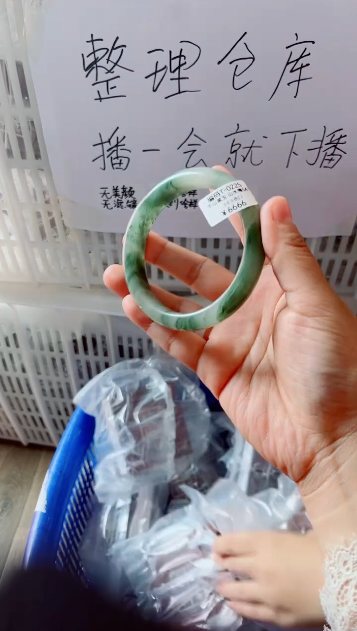 石英质玉手镯未镶嵌T0225-圈口64.8