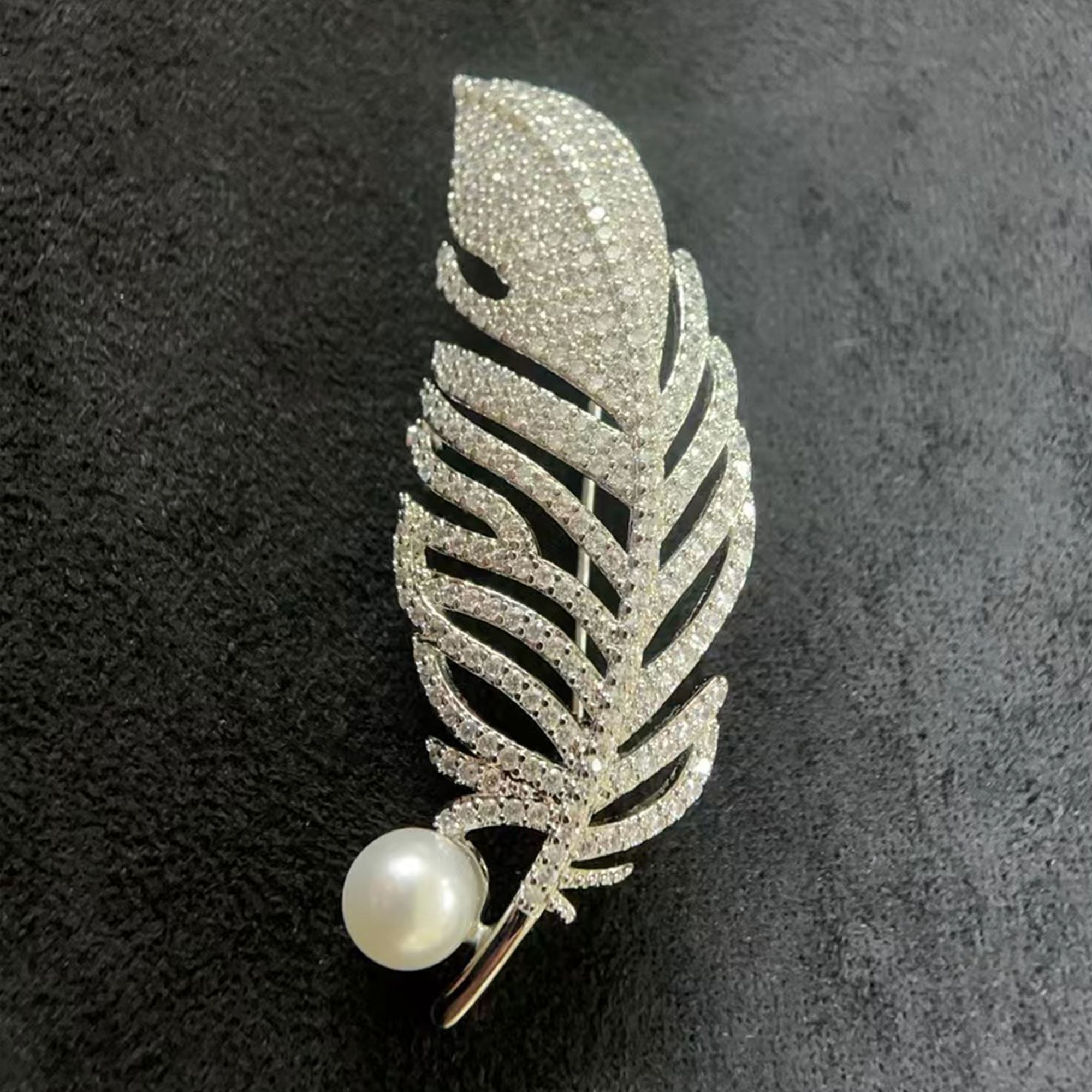 铜合金锆石胸针 羽毛爪镶皓石铜合金胸针  简约百搭轻奢时尚