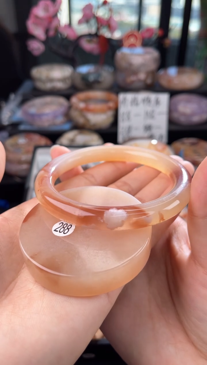 【闪购商品】石英质玉手镯未镶嵌63