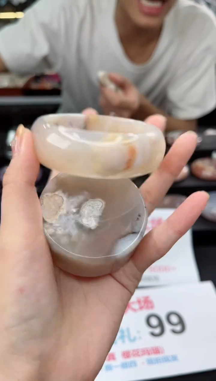 【闪购商品】石英质玉手镯未镶嵌61圈口（不退不换）1563163