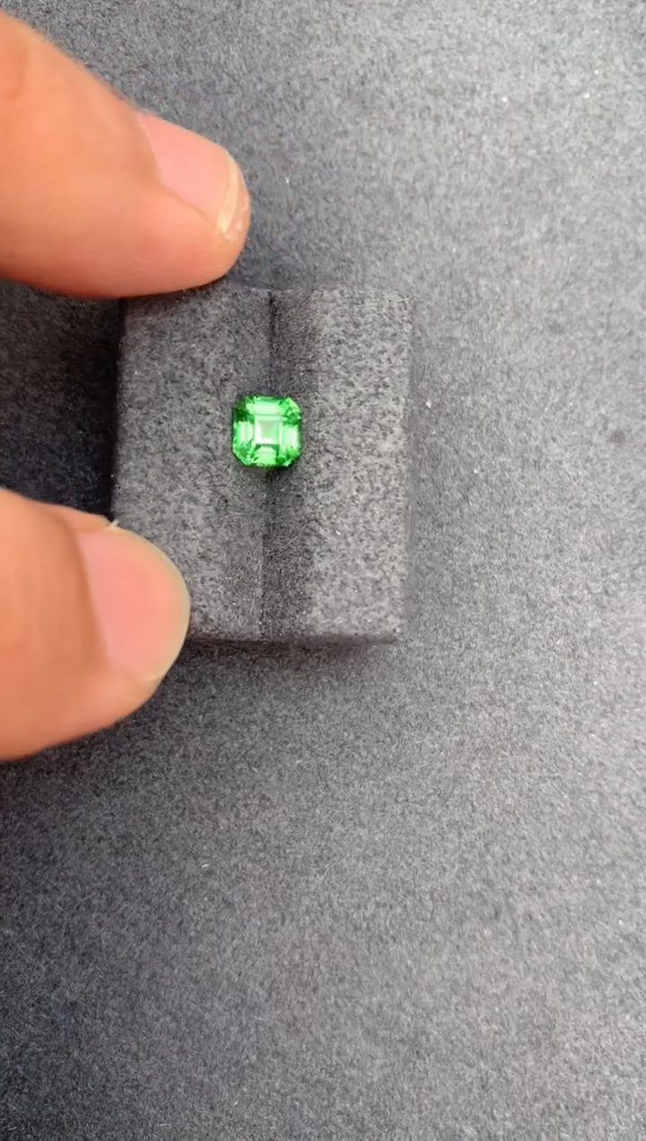 【闪购商品】石榴石（沙弗莱）裸石未镶嵌1ct沙弗莱