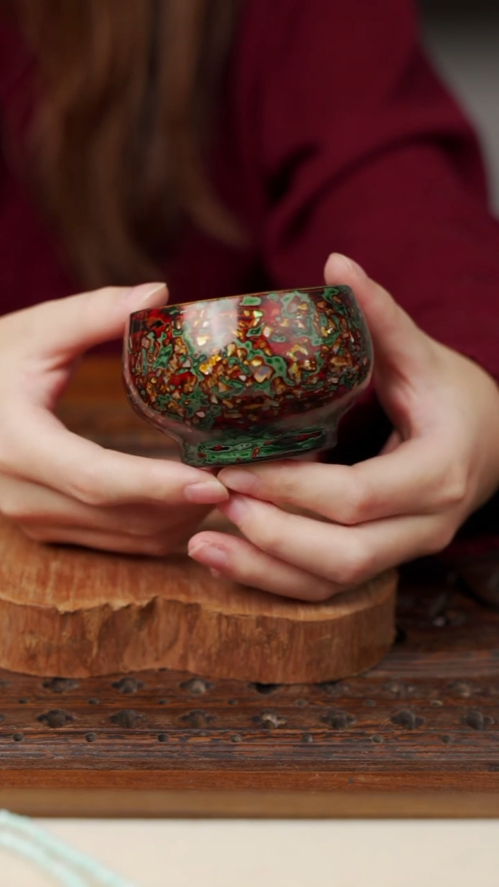 漆器螺钿主人杯 红绿金