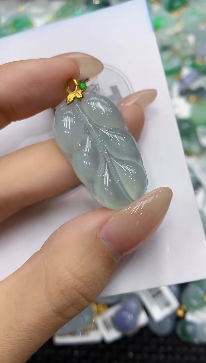颈饰18K金镶嵌翡翠111111111111
