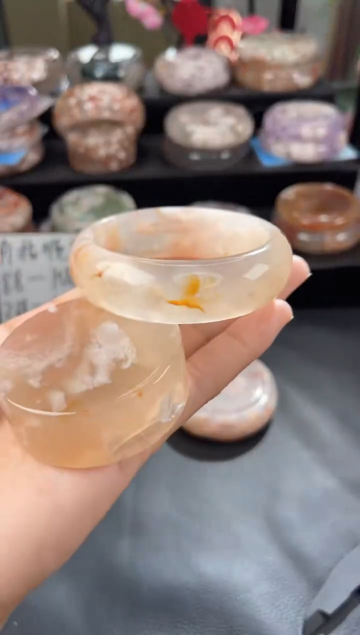 【闪购商品】石英质玉手镯未镶嵌54