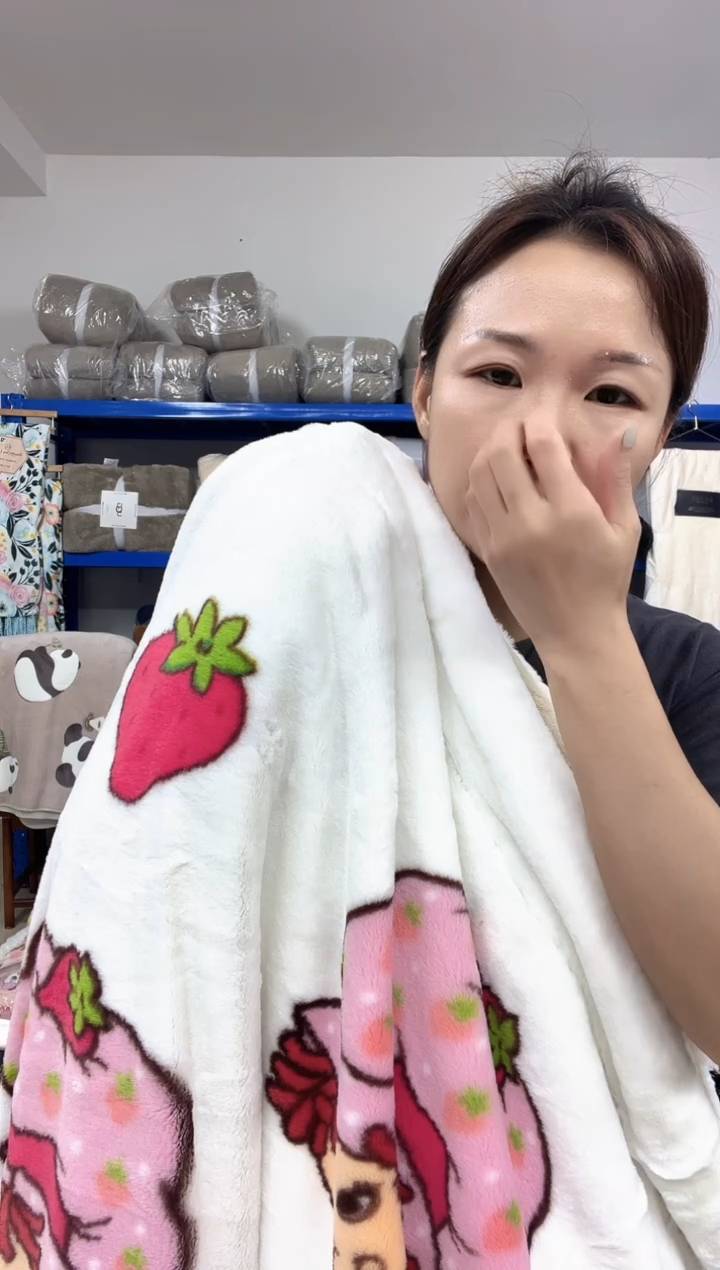 珊瑚绒草莓女孩2*23