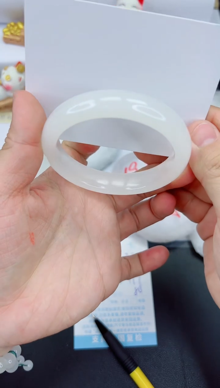 【闪购商品】石英质玉手镯未镶嵌30-58.6