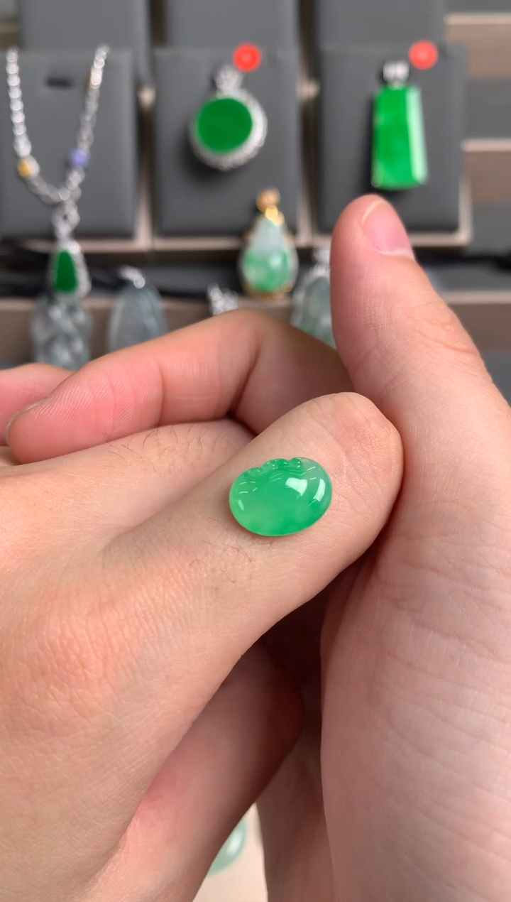 颈饰18K金镶嵌翡翠翡翠