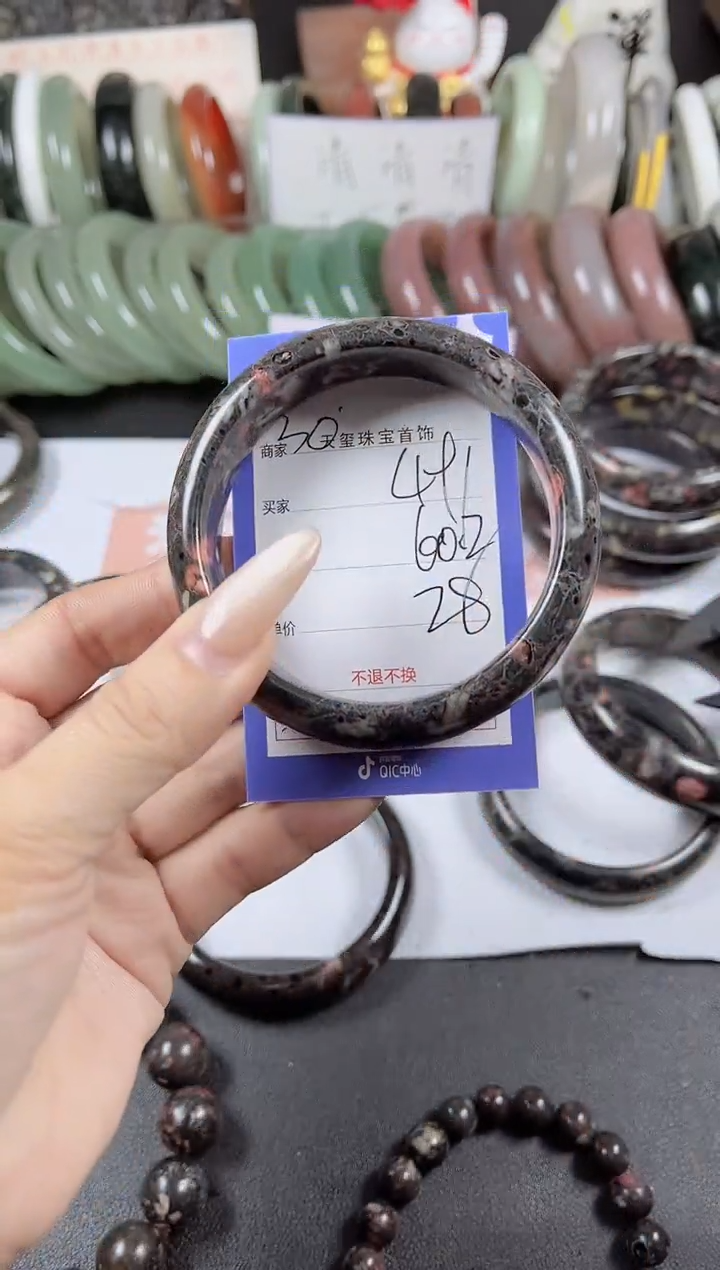 未镶嵌手镯石英质玉491