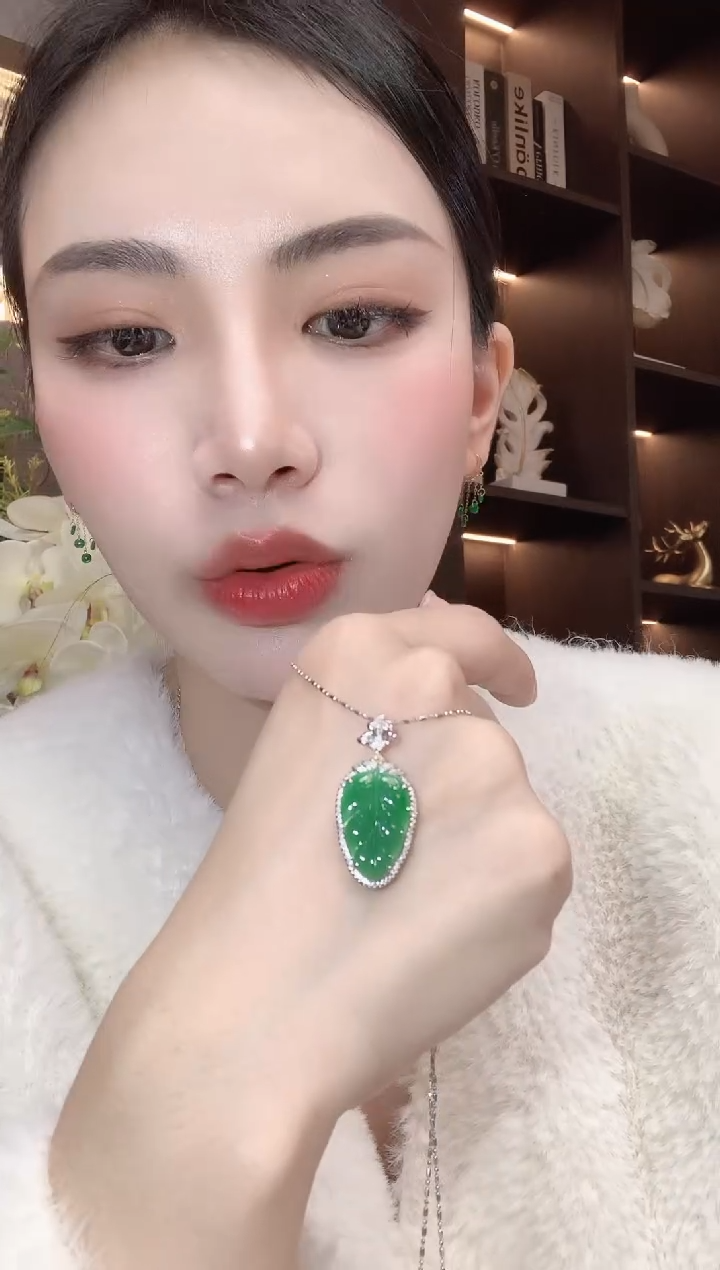 吊坠(不含链)18K金镶嵌翡翠A10