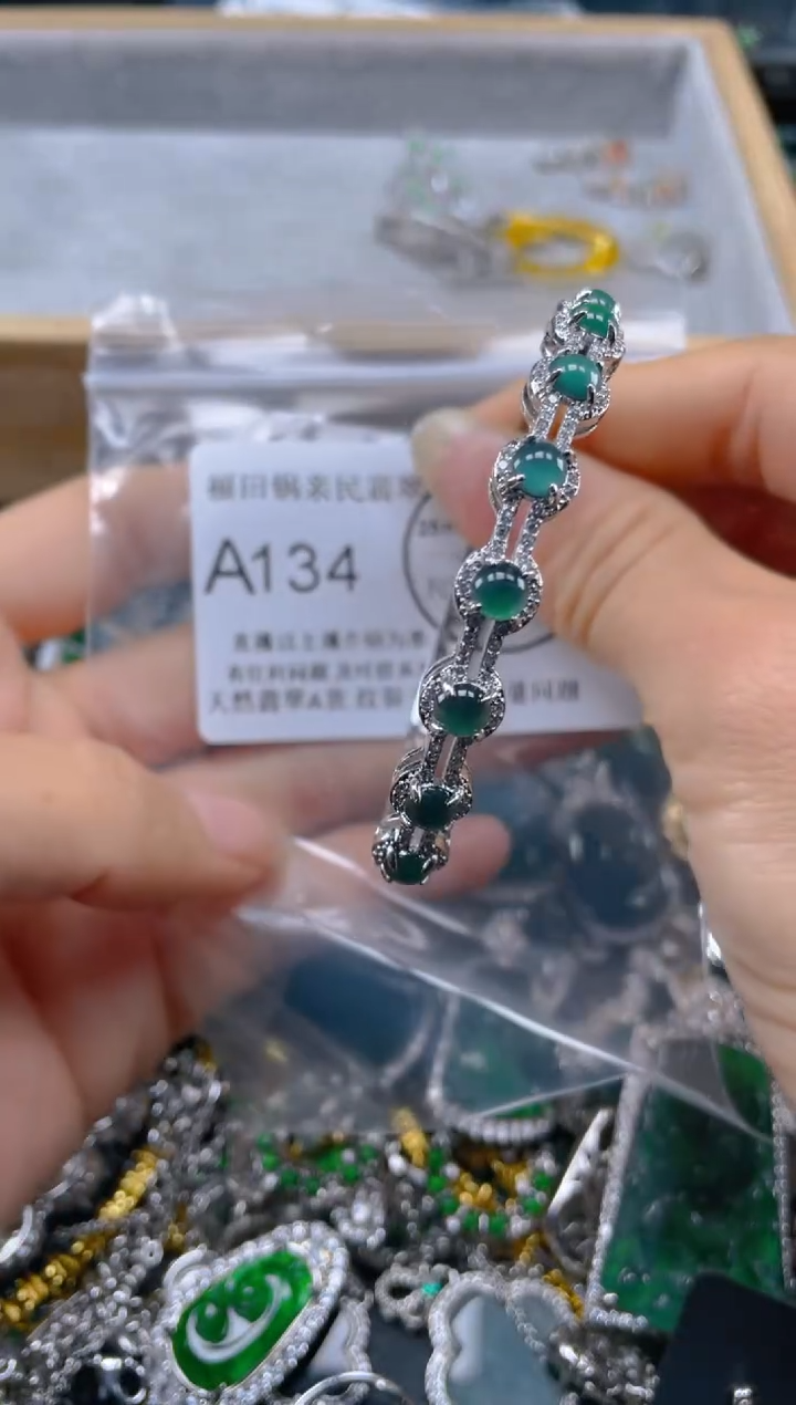【闪购商品】翡翠吊坠(不含链)未镶嵌134