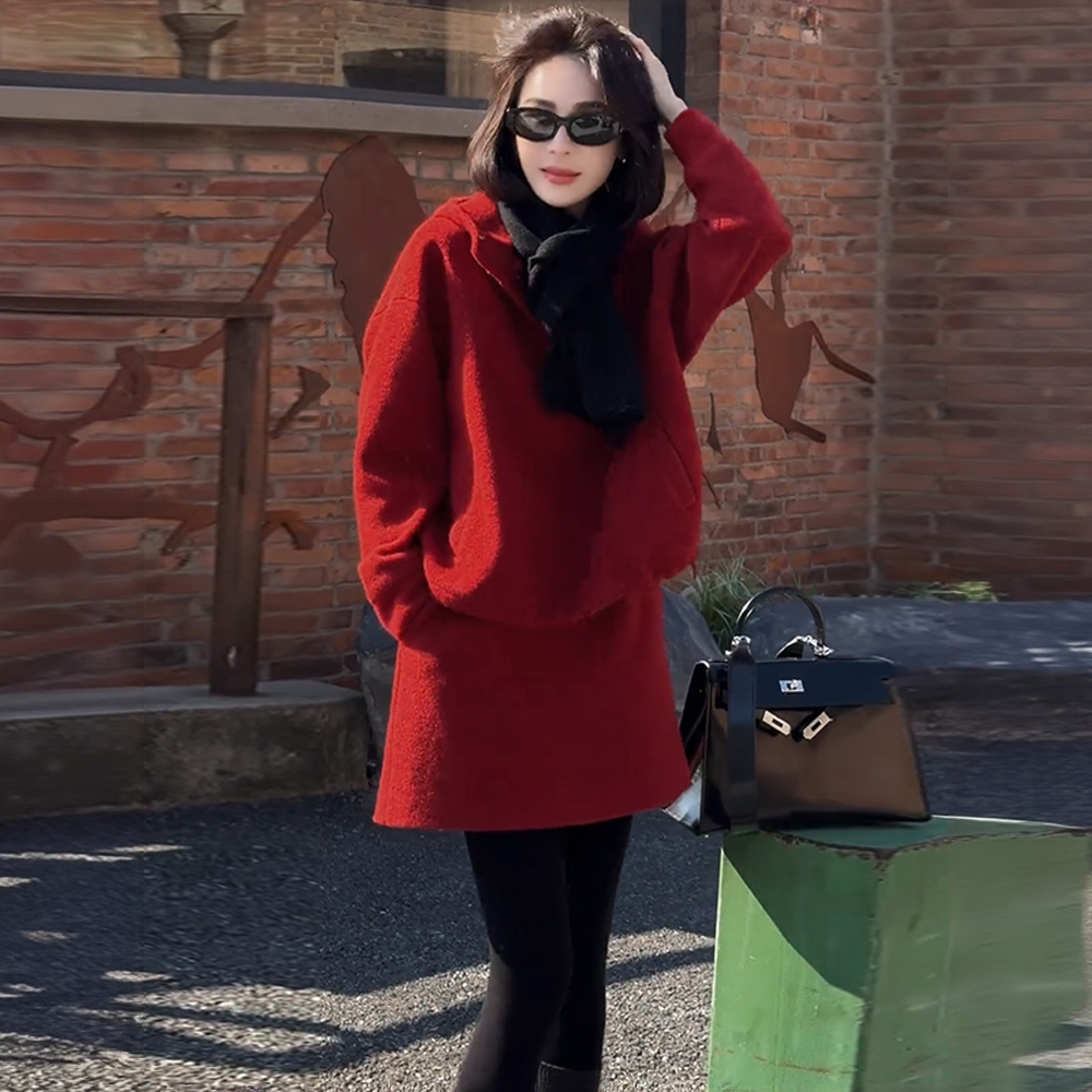 拉夏贝尔加绒加厚时尚套装女2025冬季新款连帽卫衣半身裙两件套