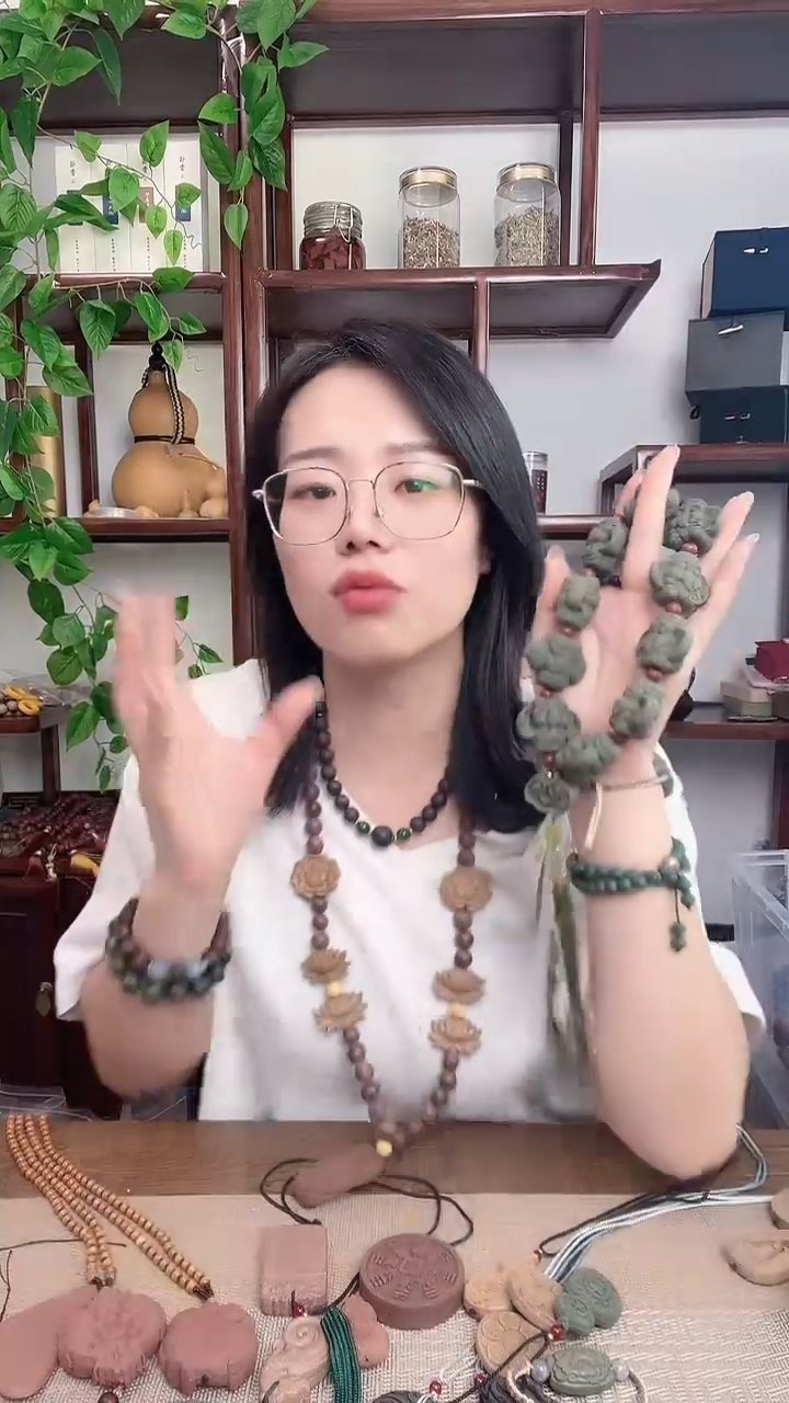 泥塑青瑶露小象手持