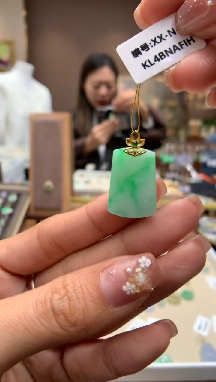 【闪购商品】翡翠颈饰18K金镶嵌无事牌