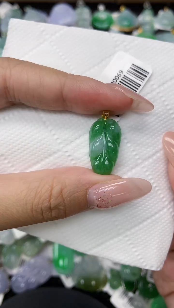 颈饰18K金镶嵌翡翠b