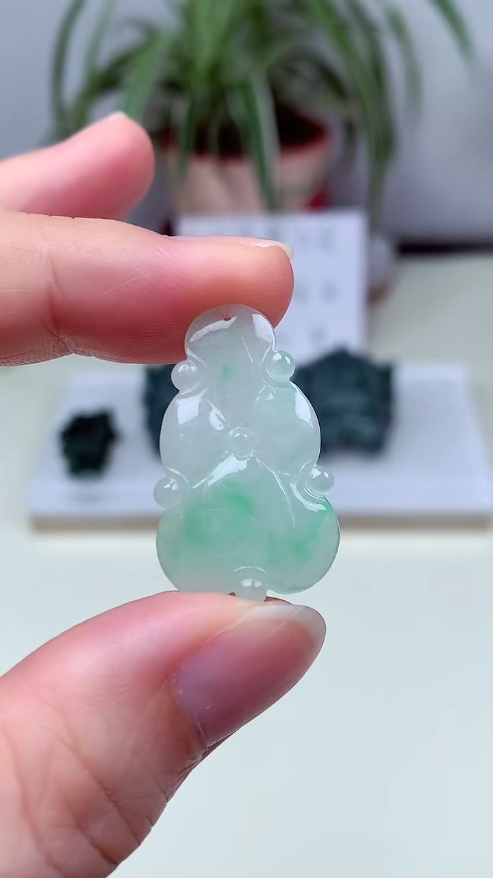 翡翠未镶嵌颈饰吊坠