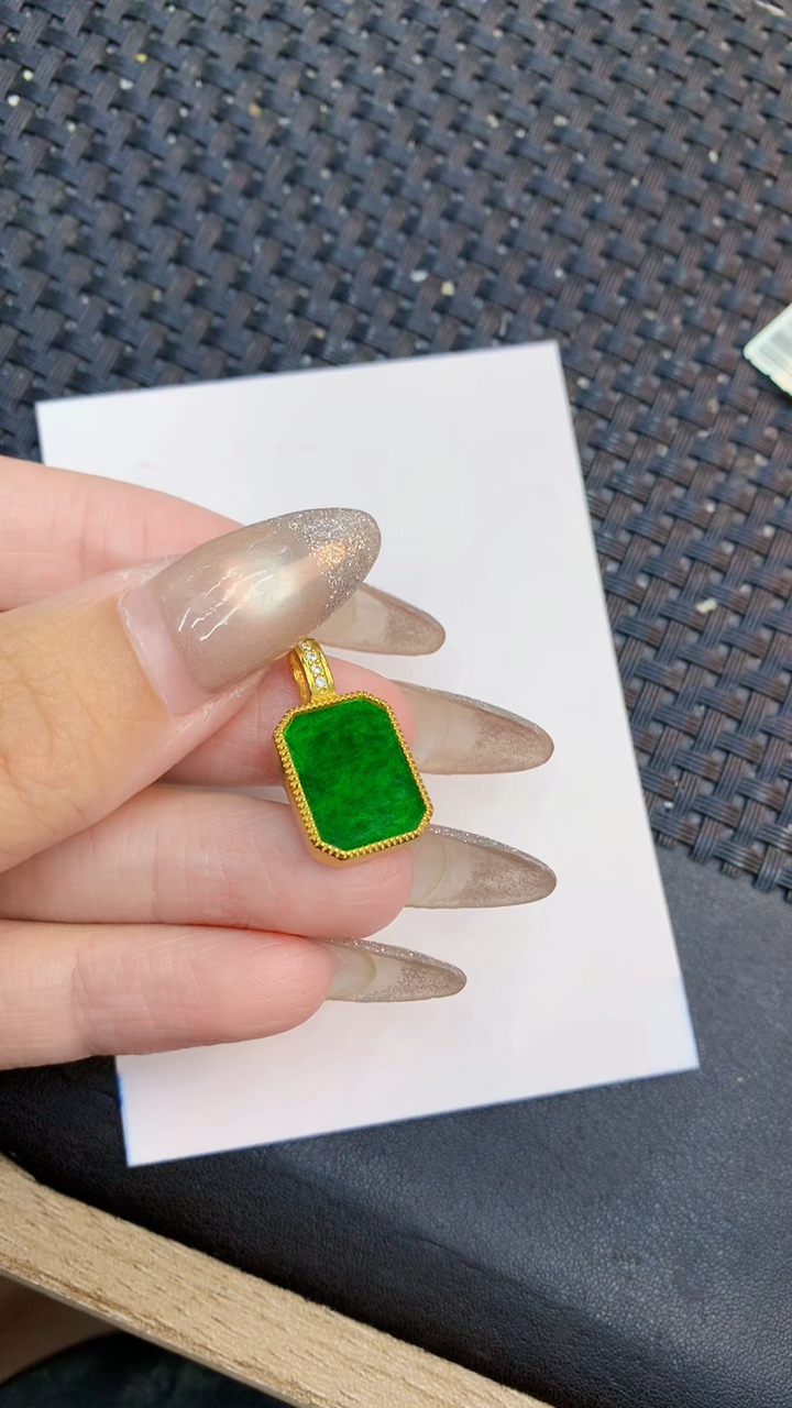 颈饰未镶嵌翡翠1