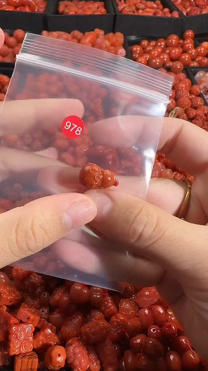 颈饰未镶嵌南红玛瑙1