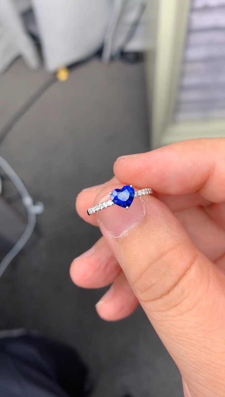 【闪购商品】蓝宝石戒指18K金镶嵌1ct 蓝宝石戒指