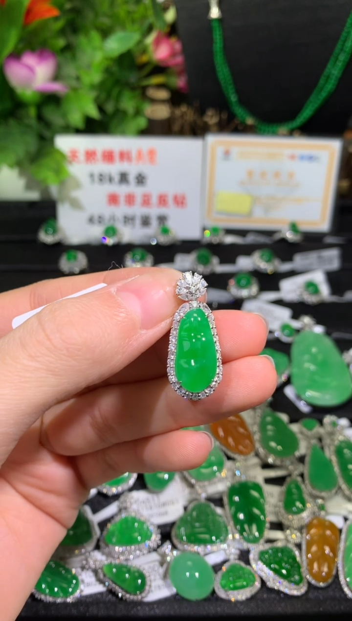 【闪购商品】翡翠吊坠(不含链)18K金镶嵌福豆