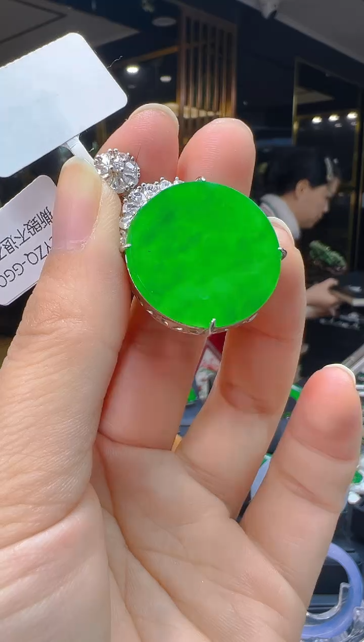 吊坠(赠链)银S925镶嵌翡翠036(多样性发货发其一)