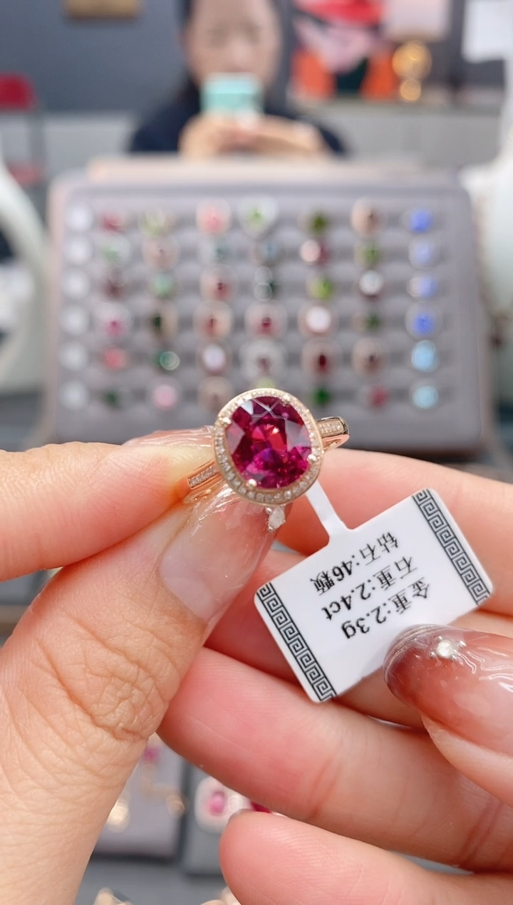 18K金镶嵌戒指碧玺2.4