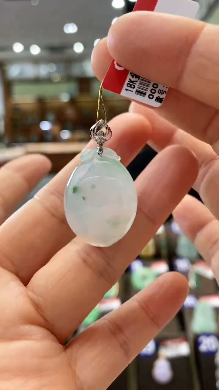 【闪购商品】翡翠颈饰18K金镶嵌福瓜