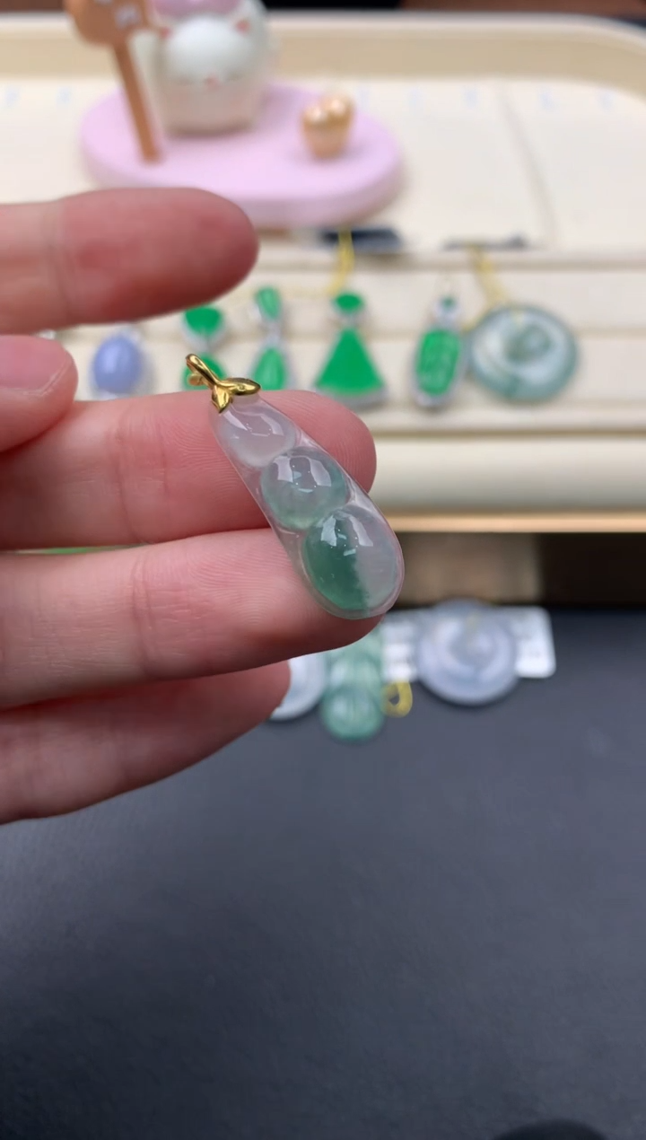 【闪购商品】翡翠颈饰18K金镶嵌A587....