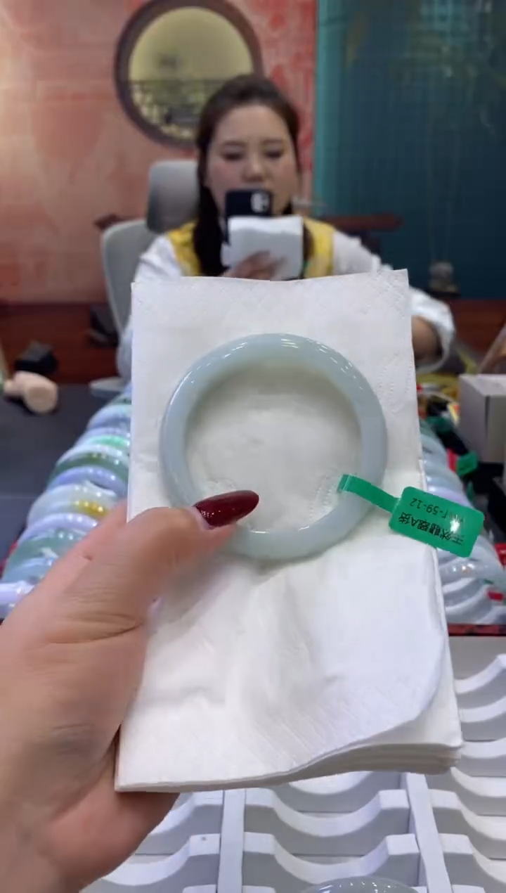 【闪购商品】翡翠手镯未镶嵌多人0017864