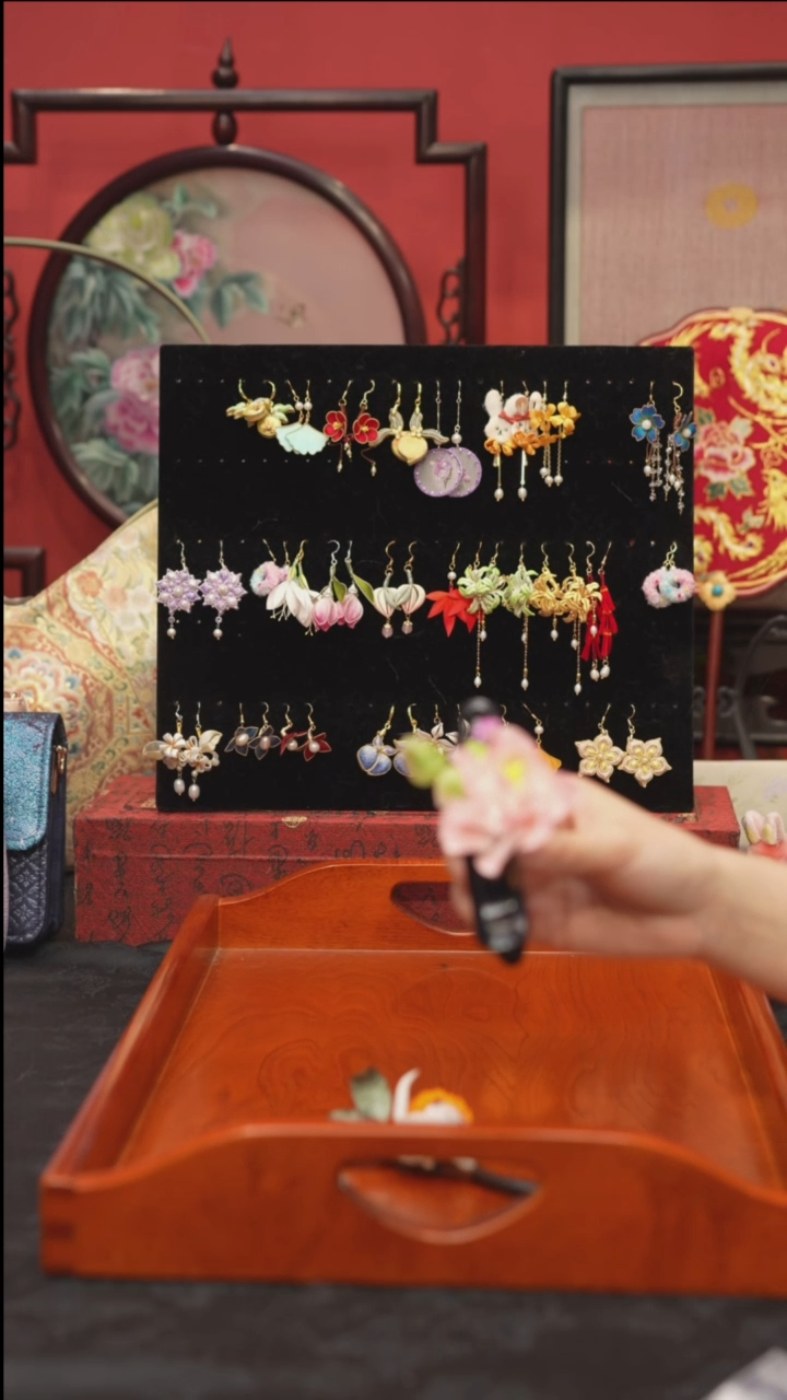 刺绣非遗手工绒花饰品