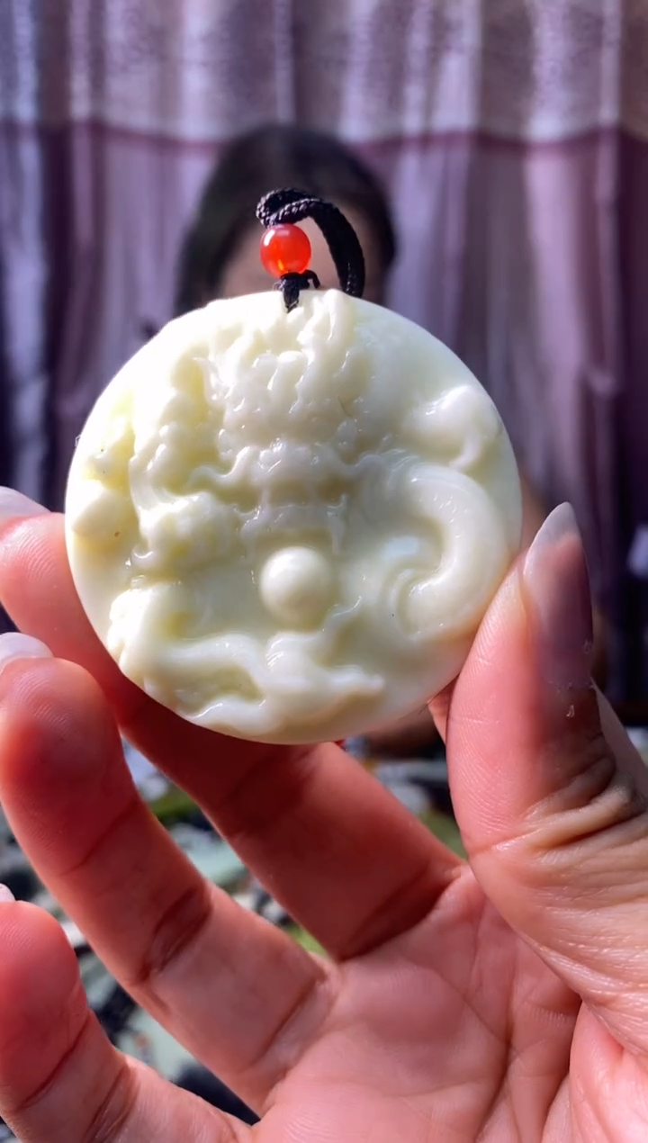 岫玉未镶嵌吊坠 