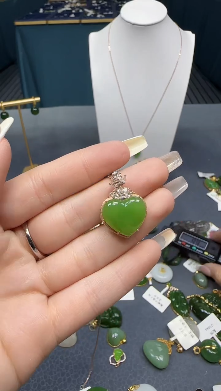 【闪购商品】和田玉挂件18K金镶嵌1