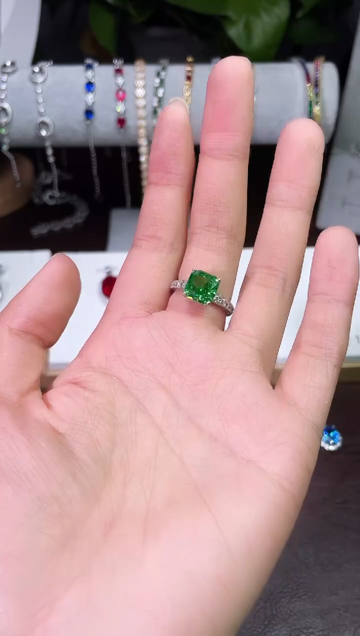 足铂镶嵌合成（培育）蓝宝石戒指/指环绿宝戒指