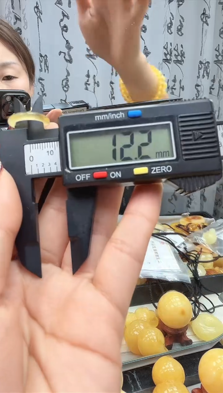 【闪购商品】琥珀裸石未镶嵌跑环