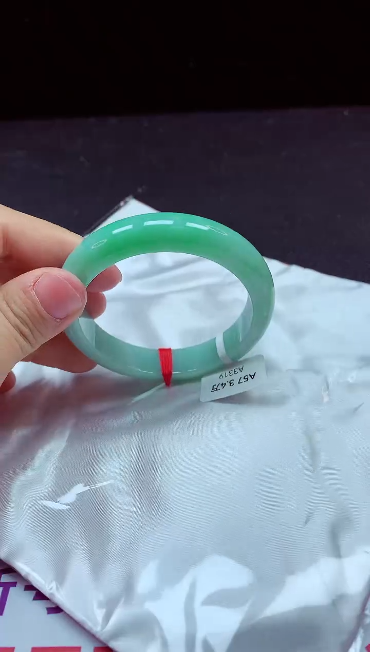 【闪购商品】翡翠手镯未镶嵌镯子57+