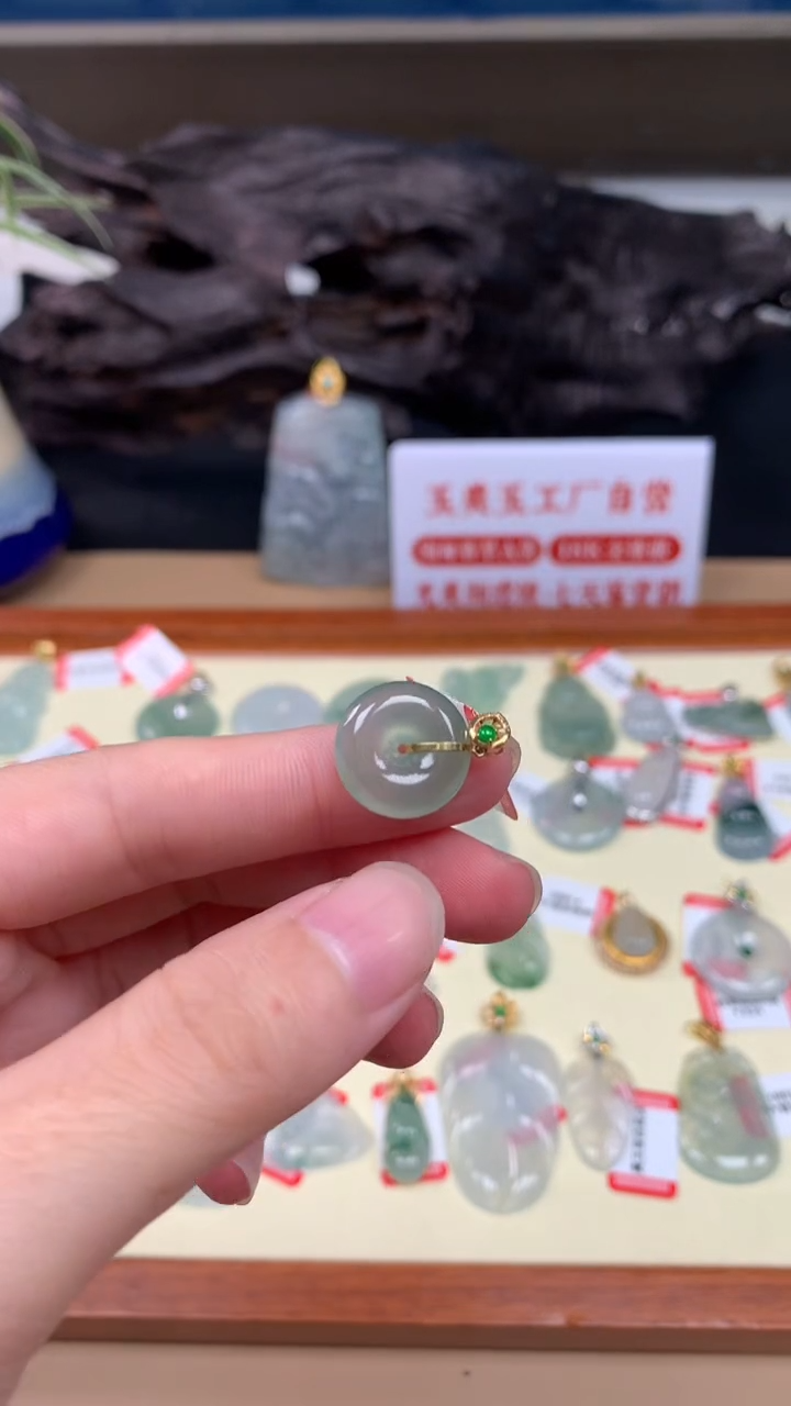 【闪购商品】翡翠颈饰18K金镶嵌平安扣