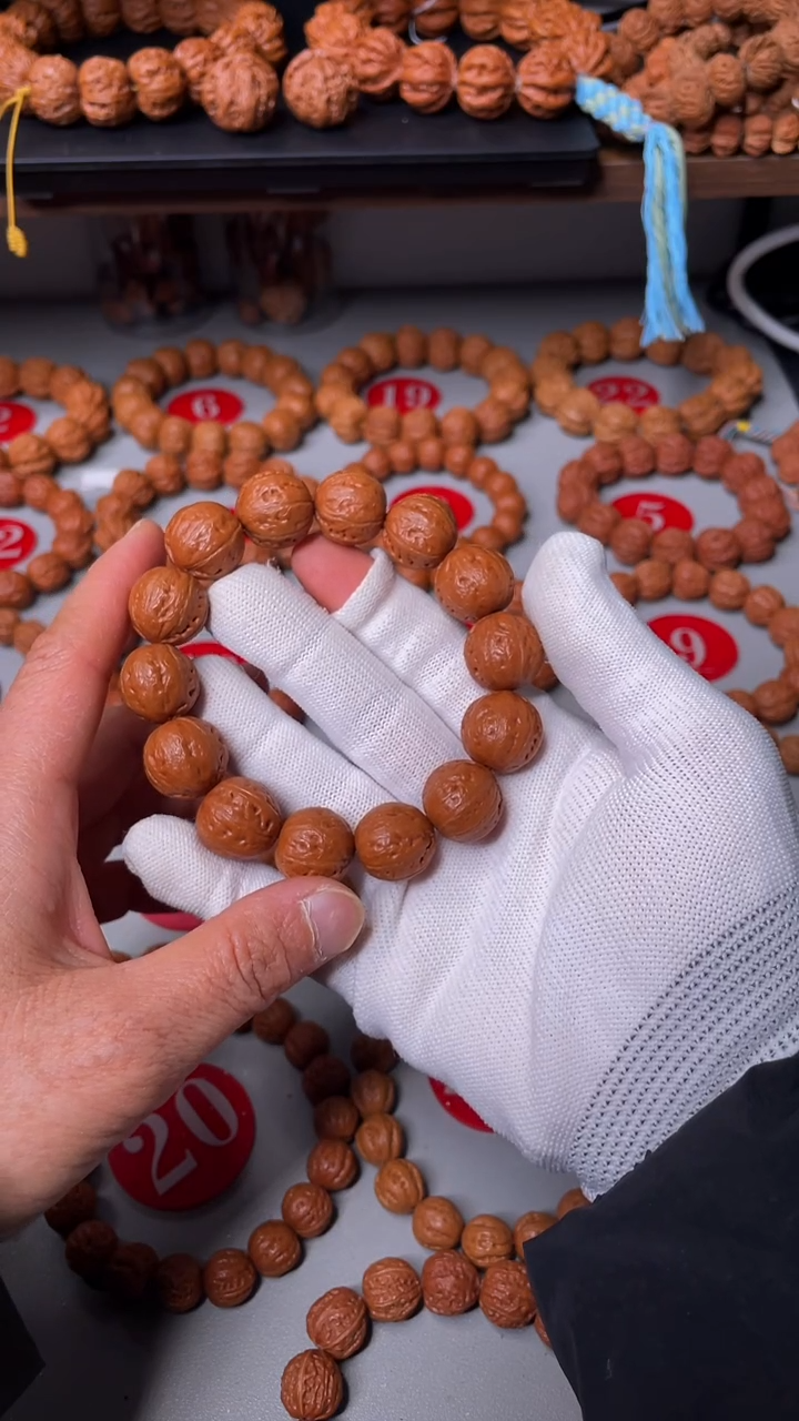 文玩核桃手串光头小龙珠17.5mm