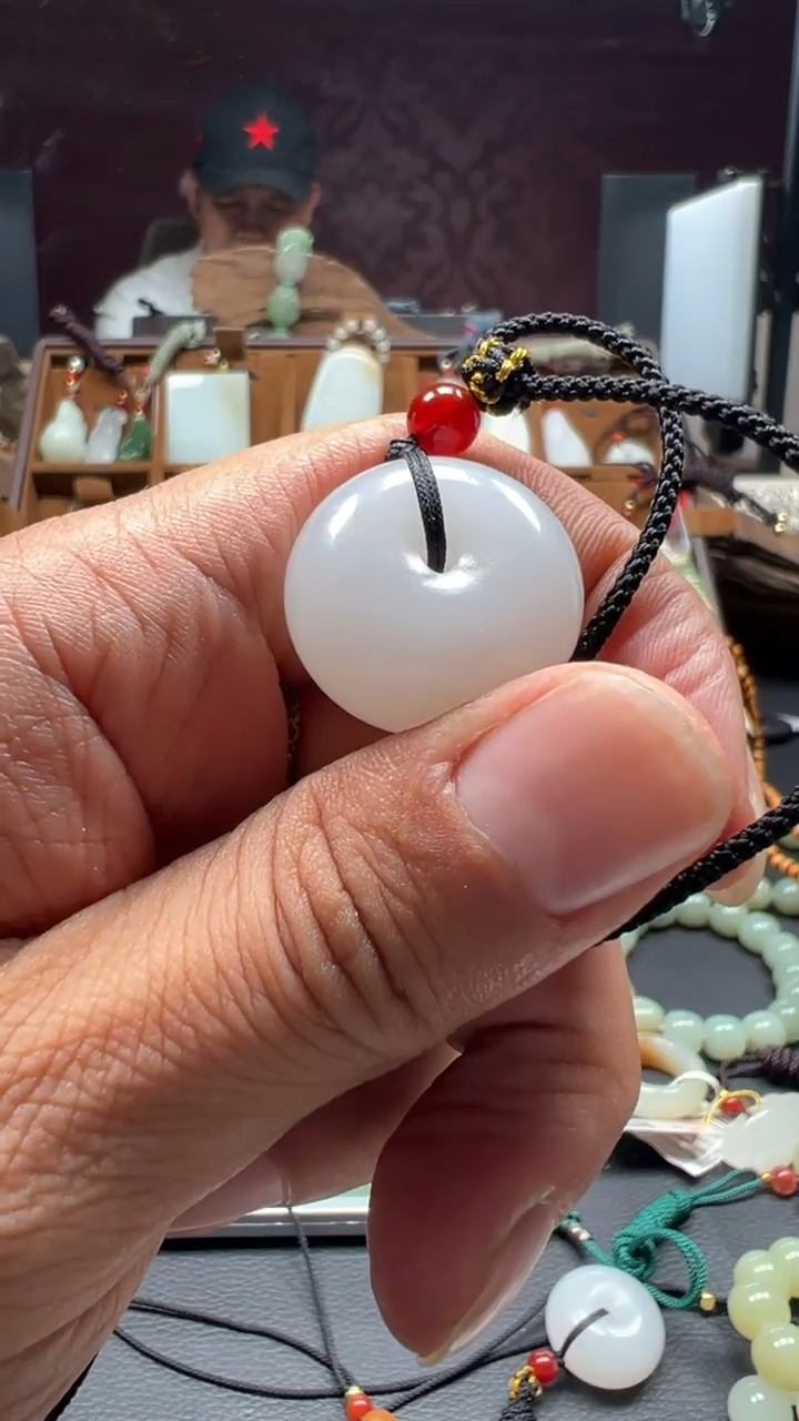 颈饰未镶嵌和田玉D****n和田玉平安扣