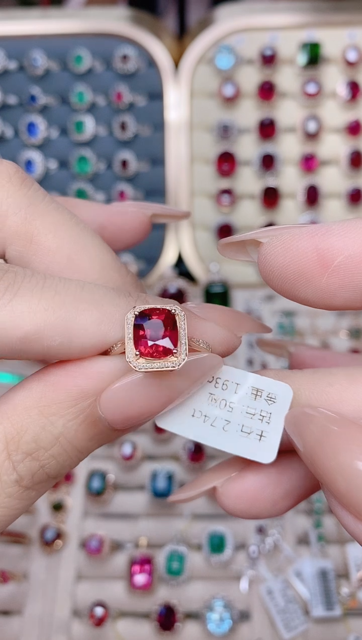 18K金镶嵌碧玺戒指碧玺2.74CT
