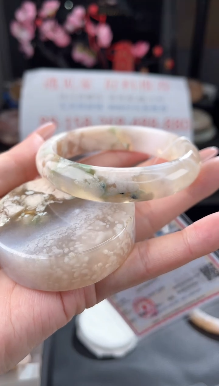 【闪购商品】石英质玉手镯未镶嵌59