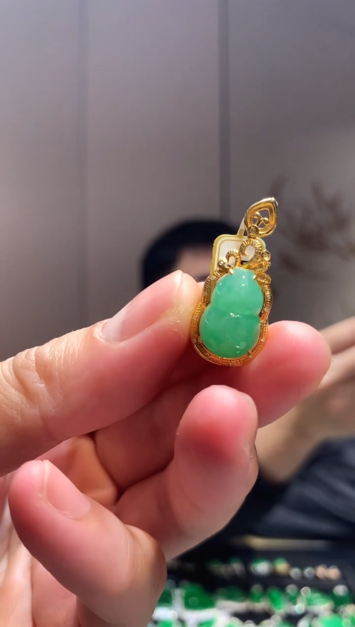 【闪购商品】翡翠吊坠(不含链)18K金镶嵌葫芦 