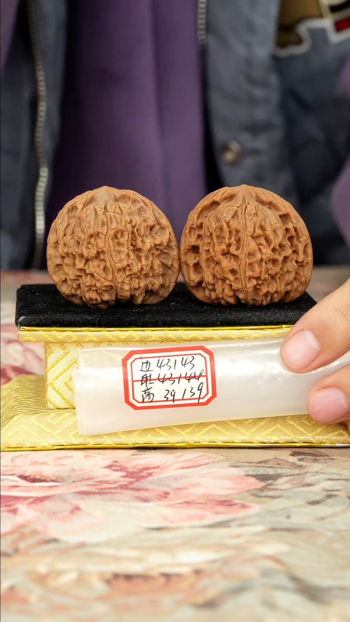 【闪购商品】文玩核桃把件赵喜满南将石