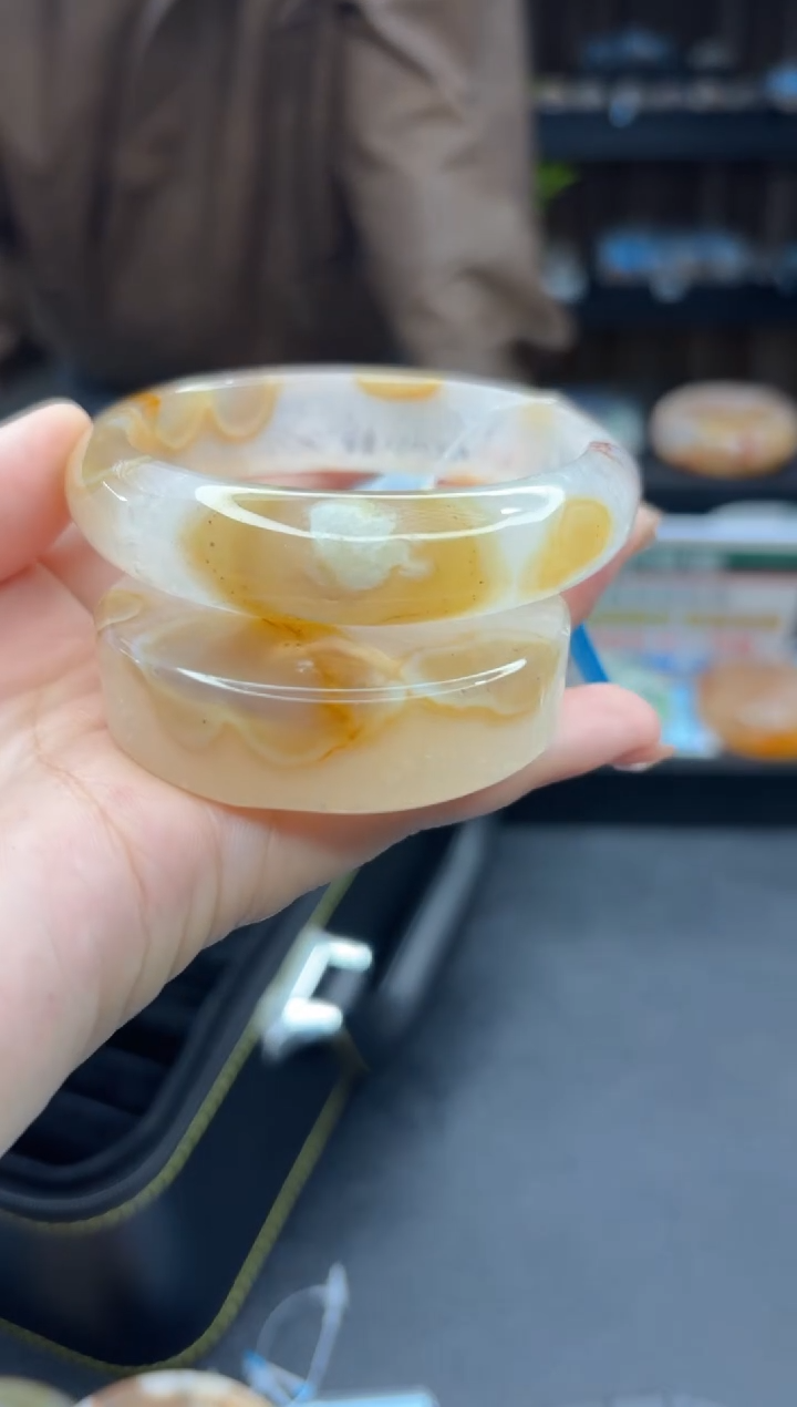 【闪购商品】石英质玉手镯未镶嵌1050（59圈赠送镯心）