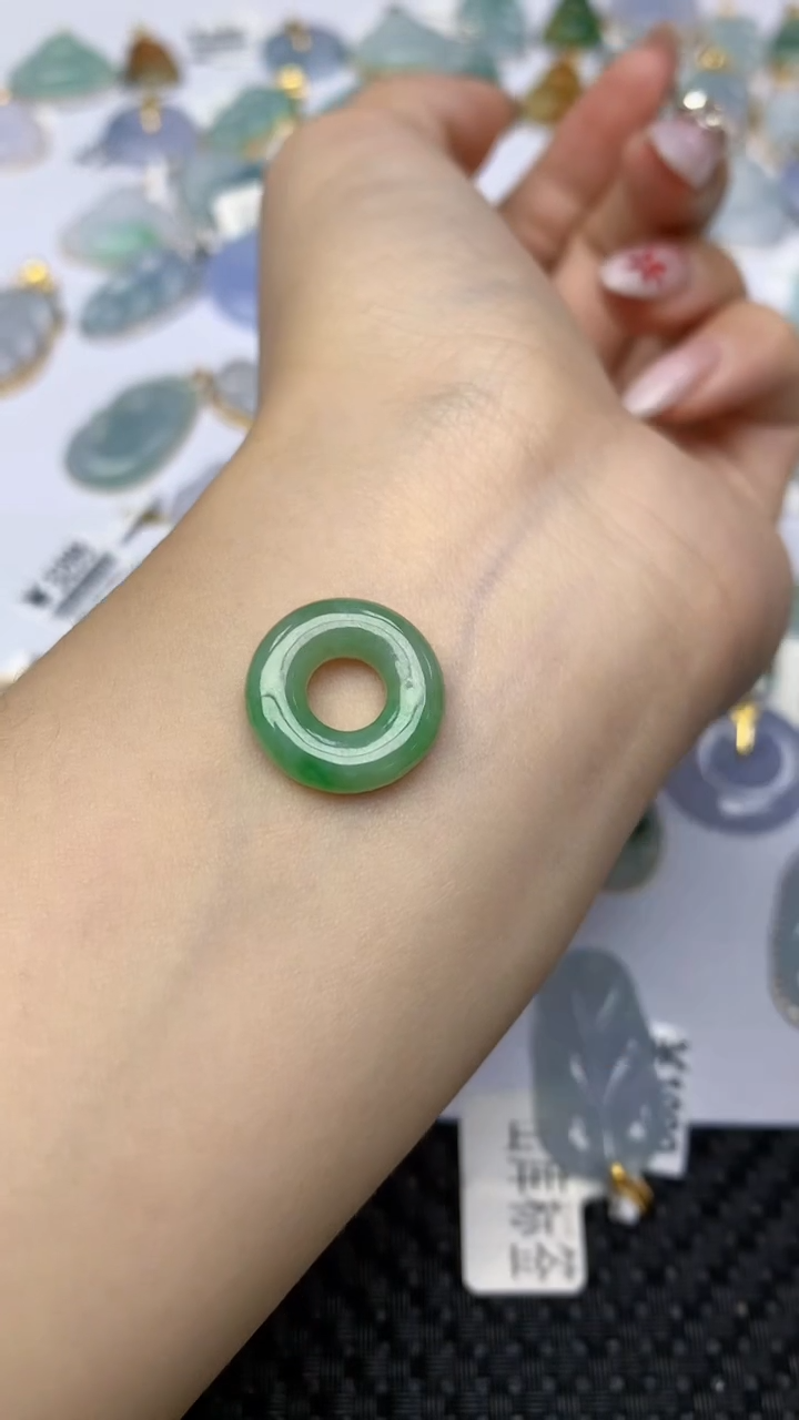 【闪购商品】翡翠颈饰未镶嵌 天然翡翠A货