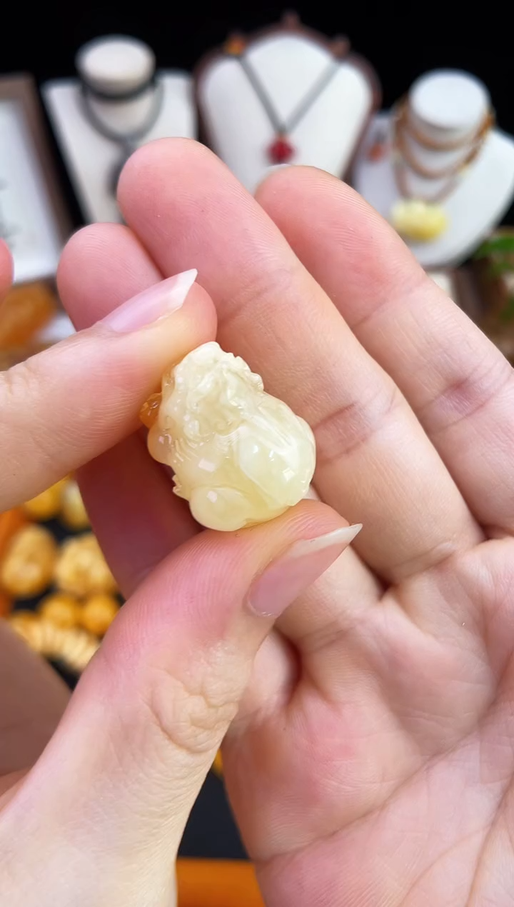 琥珀未镶嵌珠宝奇石柒月