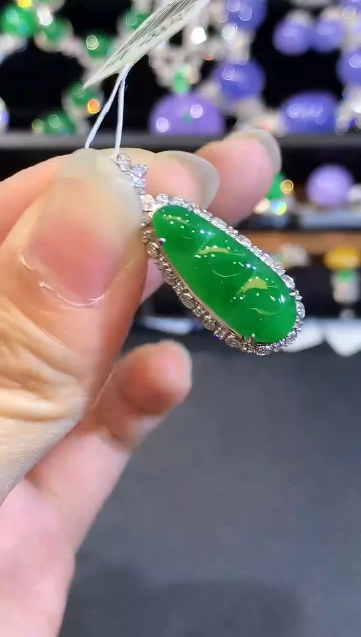 翡翠18K金镶嵌吊坠(不含链)WHX多样性发其一