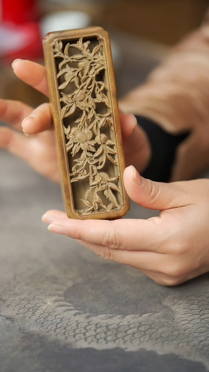 金丝楠满花精工-橘子镂空香盒272