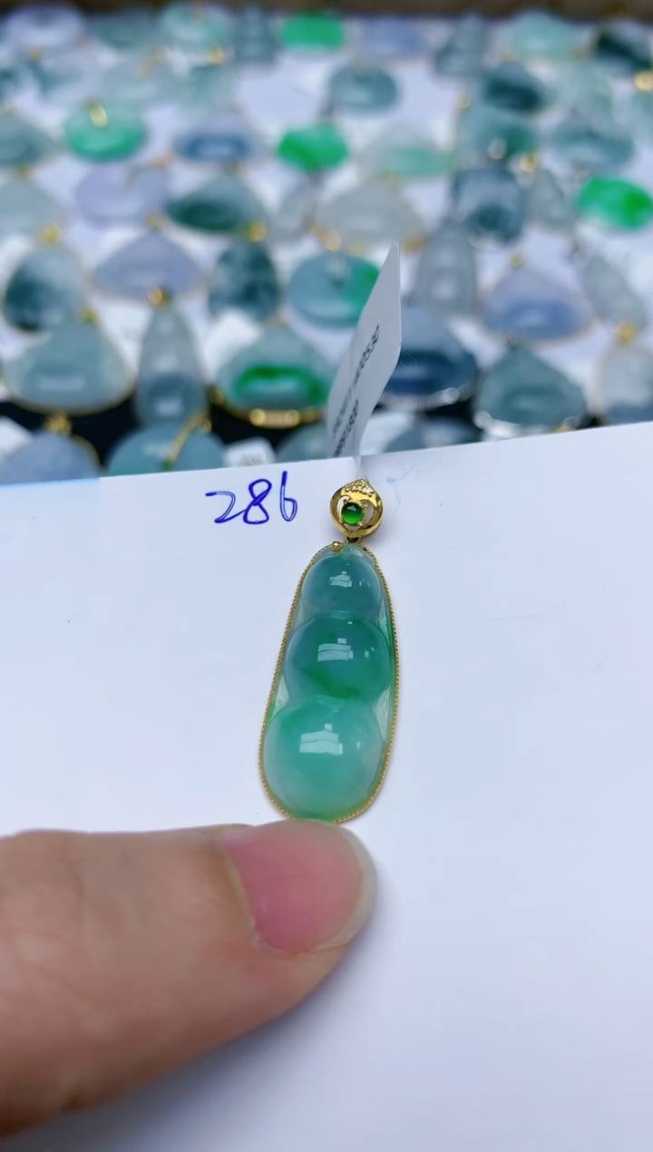 【闪购商品】翡翠颈饰18K金镶嵌天然翡翠A货    