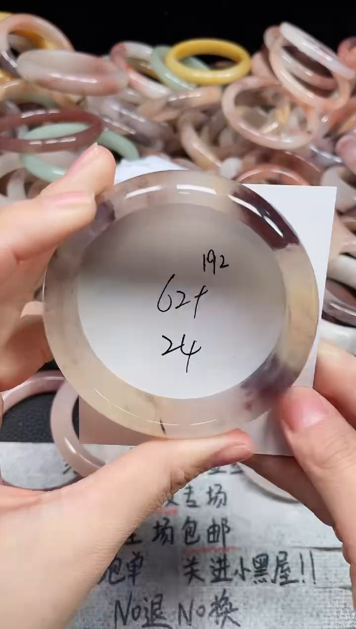 未镶嵌手镯石英质玉192