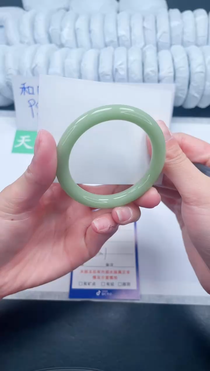 【闪购商品】石英质玉手镯未镶嵌212-53.1