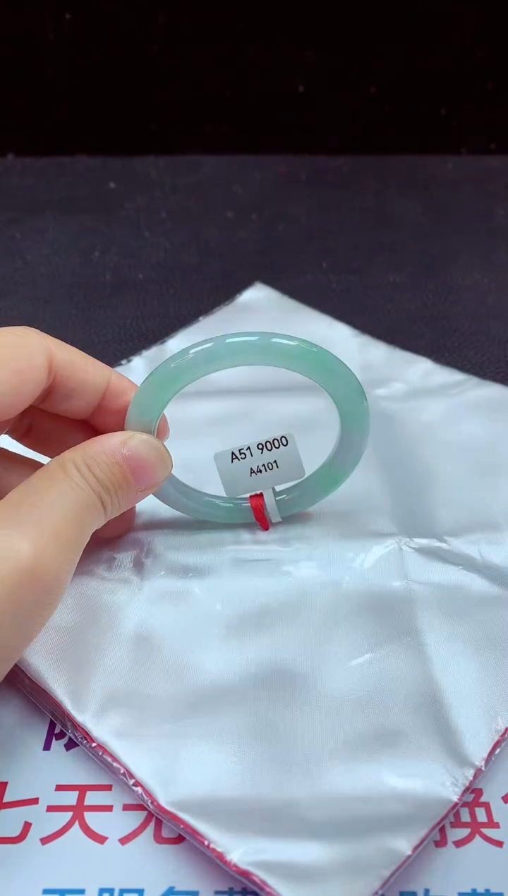 【闪购商品】翡翠手镯未镶嵌镯子51.2